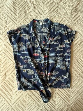 Old Navy Scenic Beach Print Tie-Front Button Shirt | S